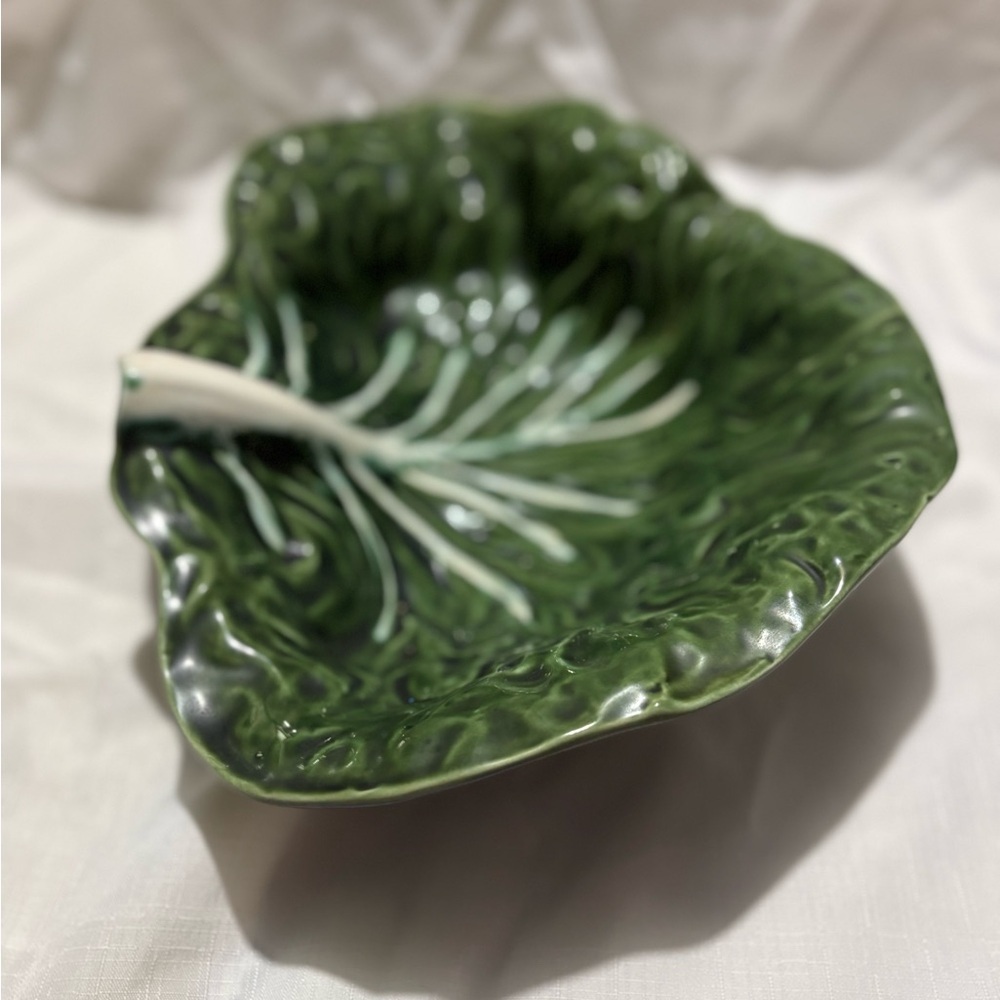 Vintage Green Leaf-Shaped Ceramic Bowl - Picture 3 of 7